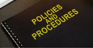 Politiche e procedure sono strettamente interconnesse.